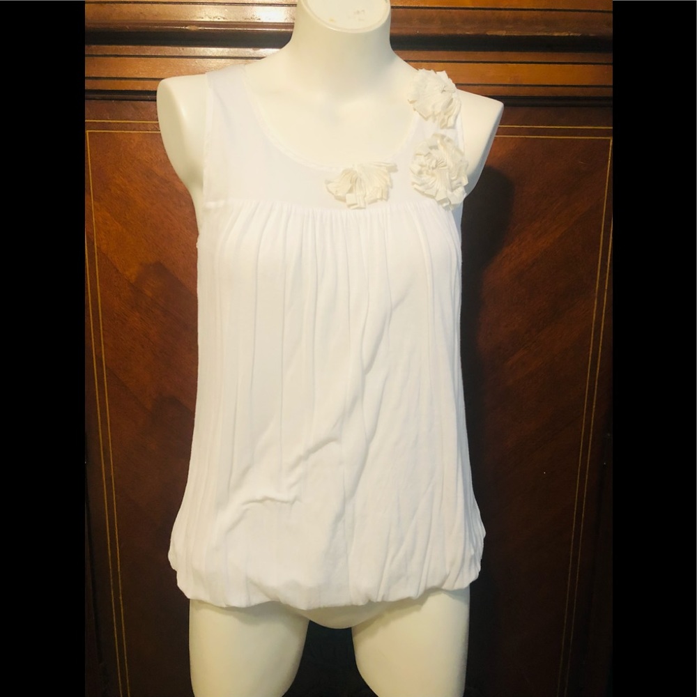 Cabi sleeveless top with flower appliqué